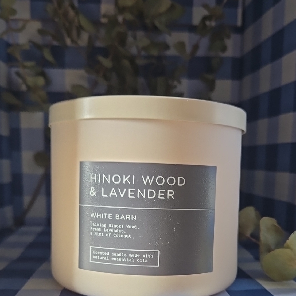White Barn Hinoki Wood & Lavender Candle